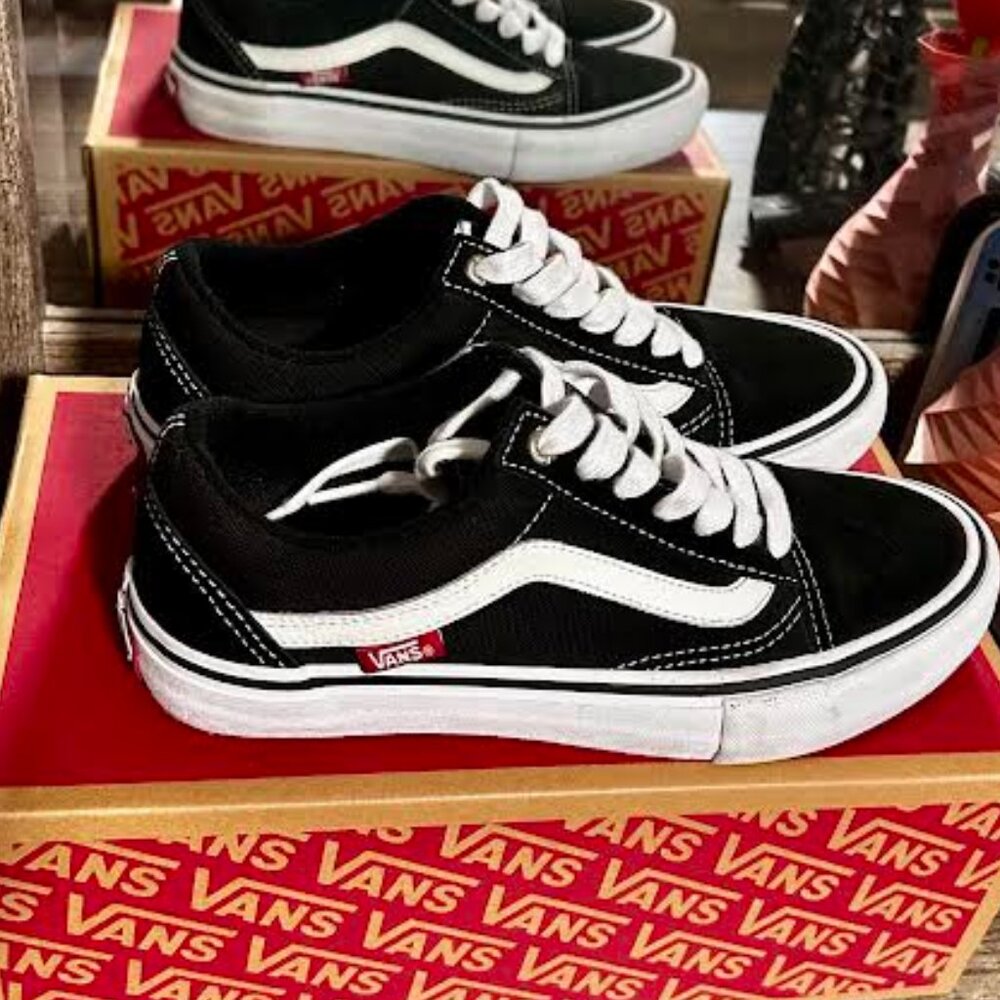 W's 7, M's 5.5, Youth 5.5- Vans Old Skool Pro- Black/White